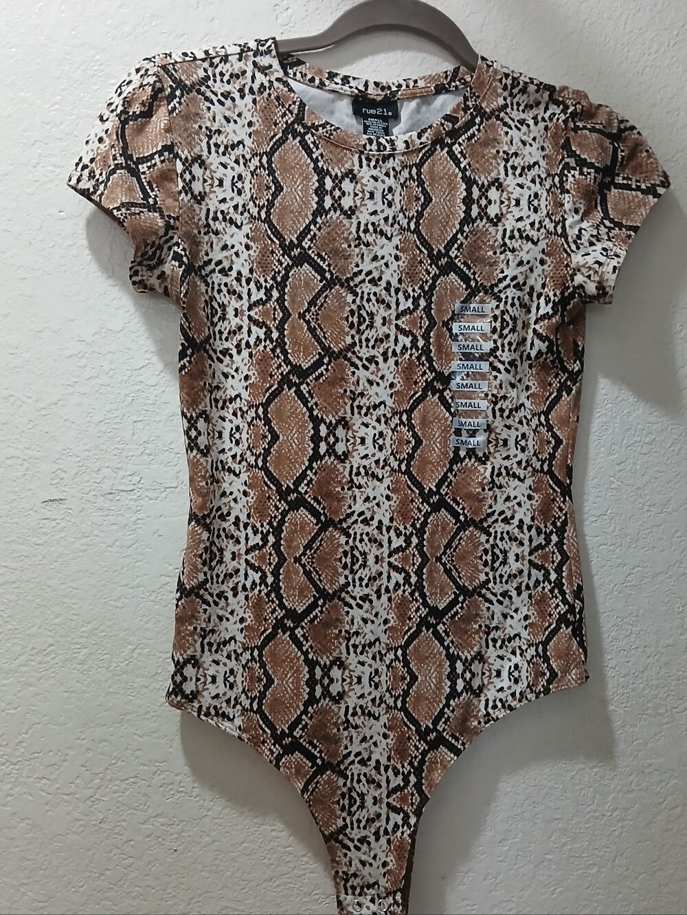 Rue21 Nwot S Brown animal -Print Short Sleeve Bodysuit with Black Accents